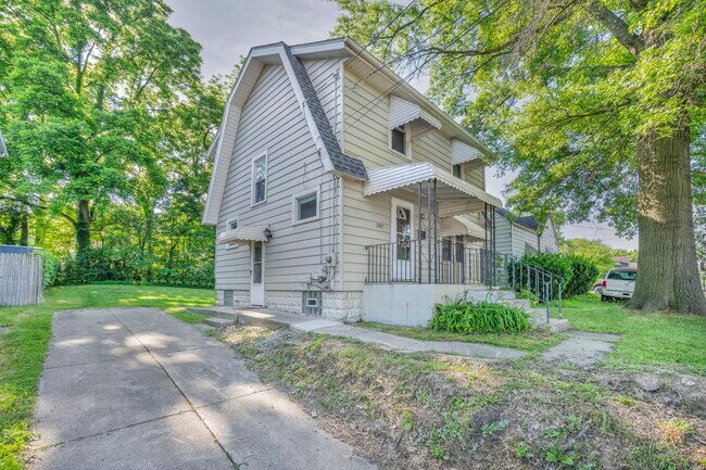 Building Photo - 1287 S Hawkins Ave