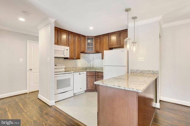 Building Photo - 440 E Cornell Dr