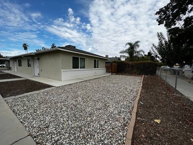 Building Photo - 717 Faller Ave