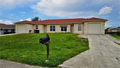 Building Photo - 2218 Putter Ln