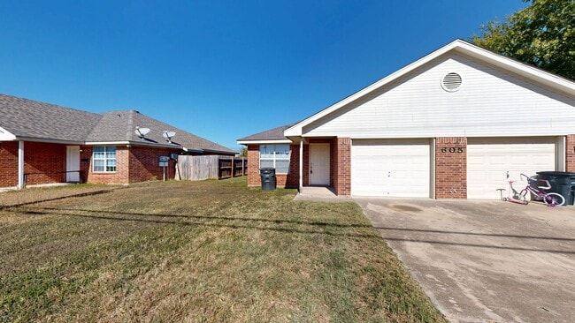 Building Photo - AMAZING REMODELED DUPLEX BY FORT HOOD!!!!