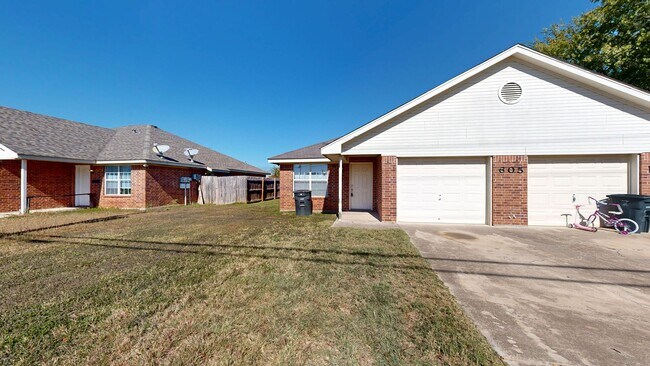 Foto del edificio - AMAZING REMODELED DUPLEX BY FORT HOOD!!!!