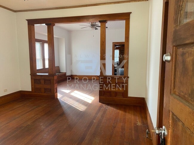 Building Photo - Charming 3 bed 2 Bath house now avalible!