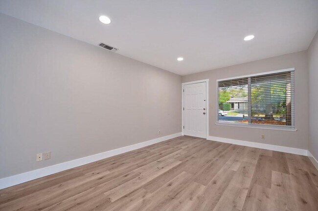 Foto del edificio - 1720 Kent St