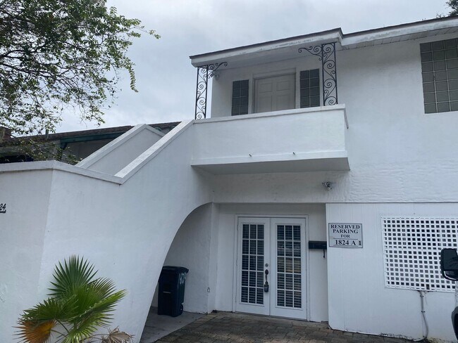 Foto del edificio - 1824 Hendricks Ave