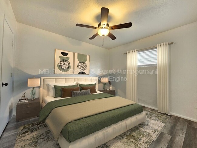 Photo - 1527 E Oak St Apartment