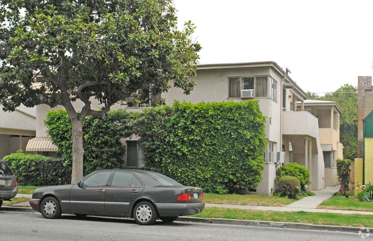 Building Photo - 228 S Doheny Dr