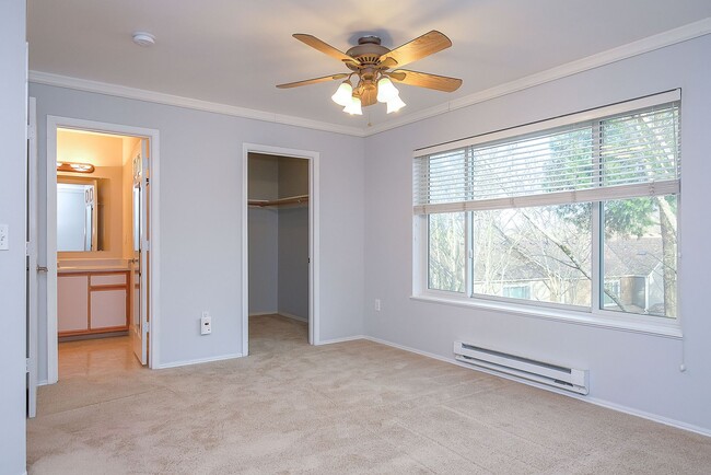 Building Photo - Great Location! 2 bedroom, 2.5 Bathroom To...