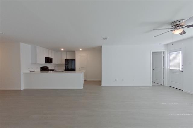 Foto del edificio - 827 Ponderosa Ln