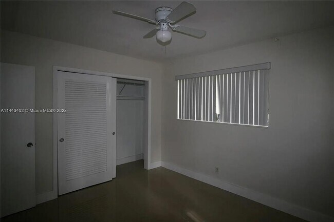 Foto del edificio - 4534 Van Buren St