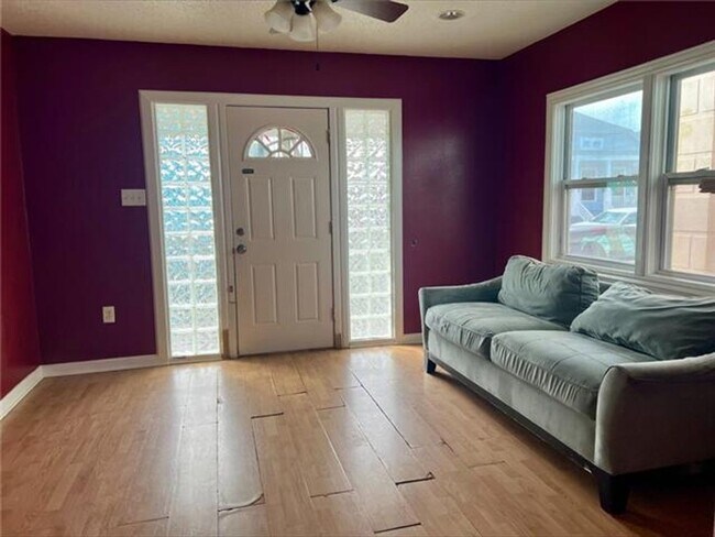 Building Photo - 1959 Hope St