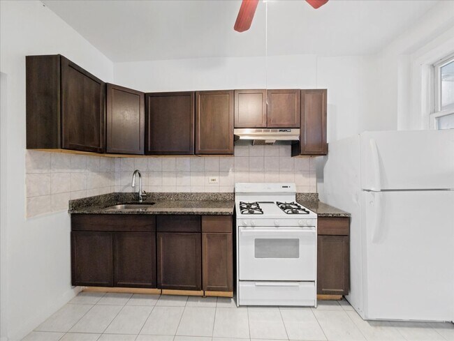 Foto del edificio - 3133 W Augusta Blvd