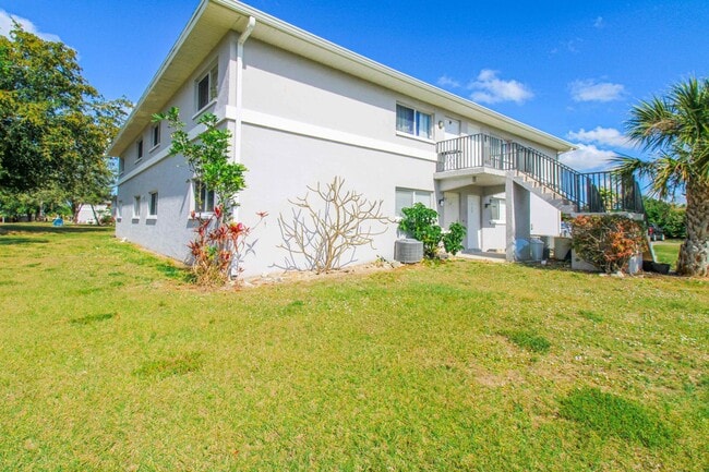 Building Photo - Recently Renovated 2-Bedroom Home in Quiet Bonita Springs Community!