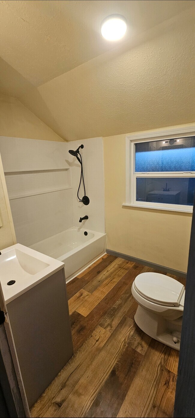 Foto del edificio - 1548 NW Eden St