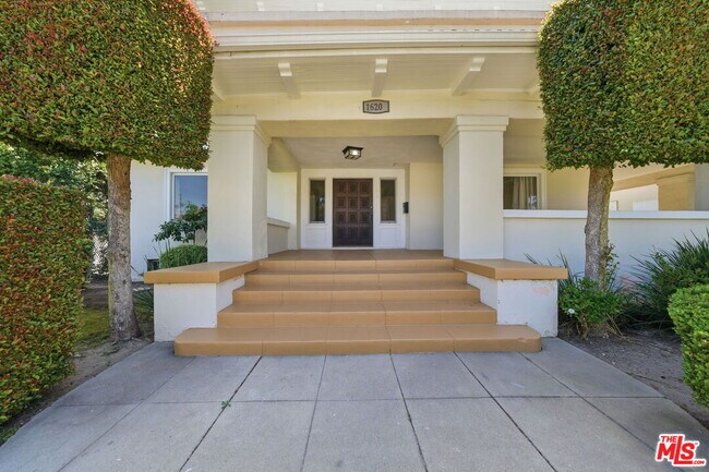Building Photo - 1620 S Victoria Ave