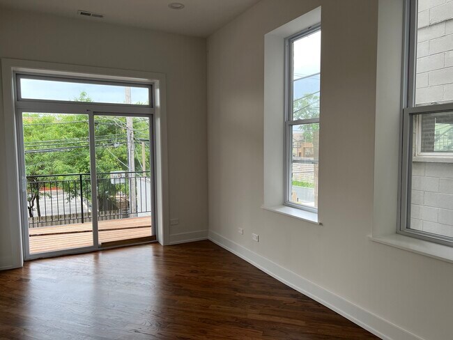 Foto del edificio - 2217 W Chicago Ave