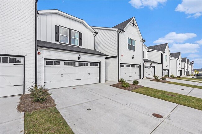 Building Photo - 1704 Hyssop Blvd SE