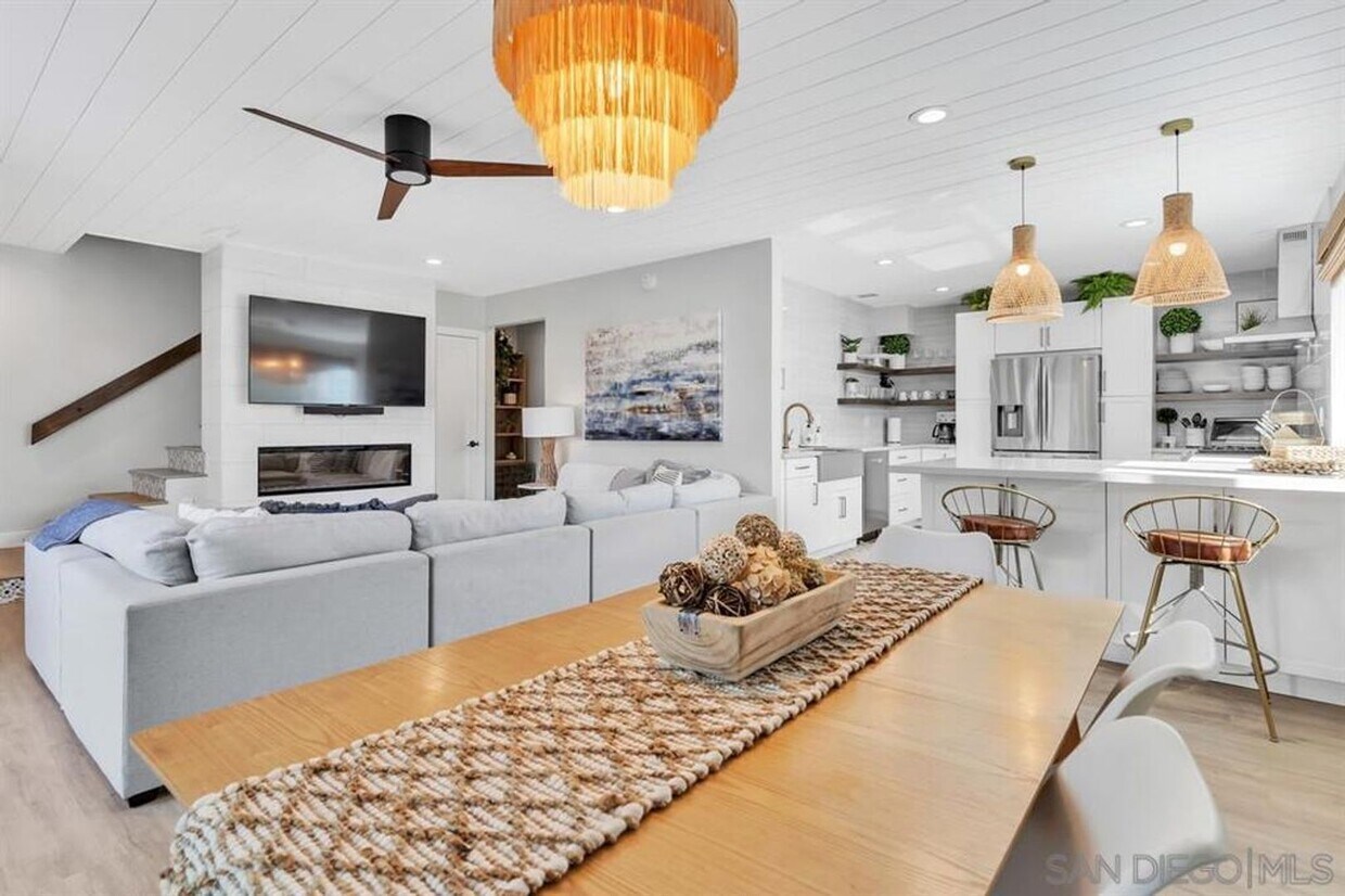 Primary Photo - Stunning Condo on the Bay