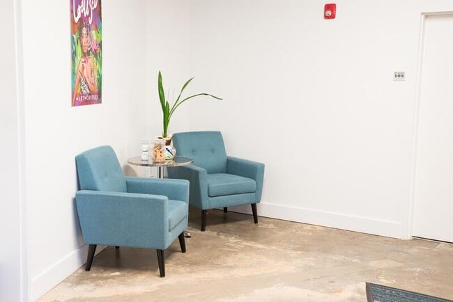 Building Photo - 3200 Gillham Rd