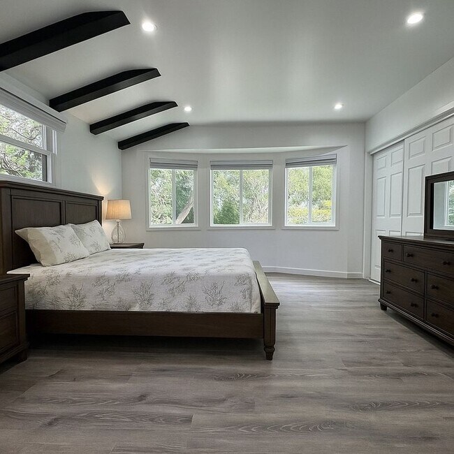 Foto del edificio - 2212 Linda Flora Dr