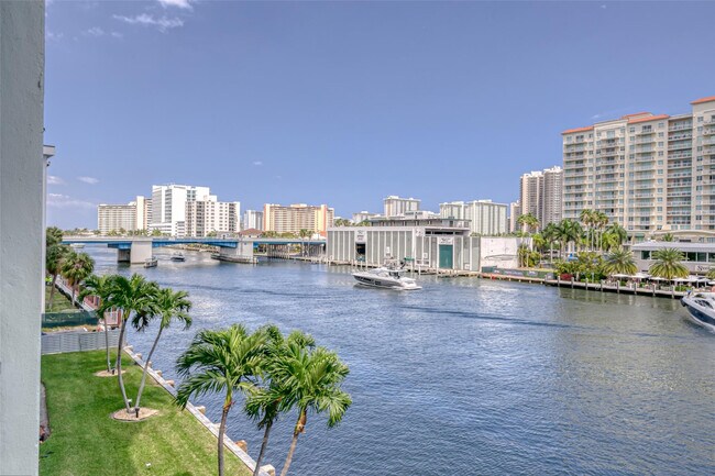 Foto del edificio - 2900 NE 30th St