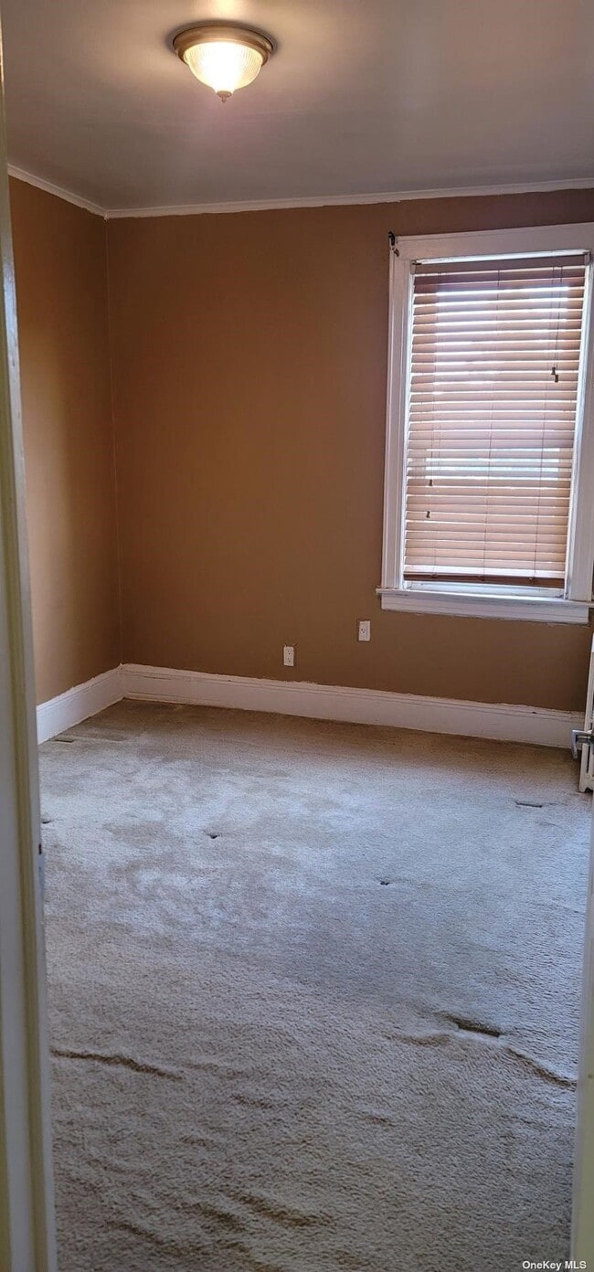 Building Photo - 61-38 55th Dr