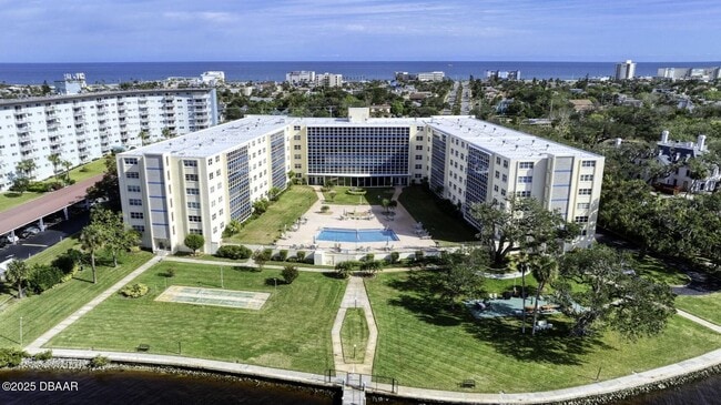 Building Photo - 1224 S Peninsula Dr
