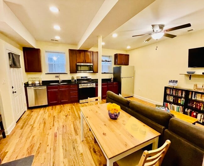 Building Photo - 4816 N Avers Ave