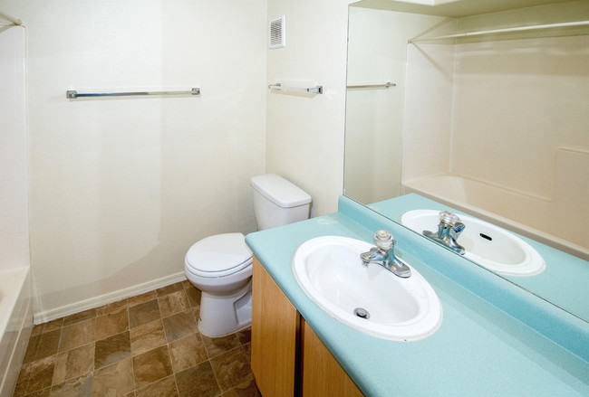 1 habitación, baño - Sagewood Apartments