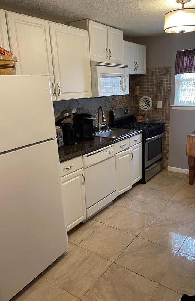 Kitchen - 65 Sigwin Dr Apartment