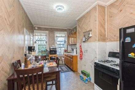 Interior Photo - 1511 DeKalb Ave