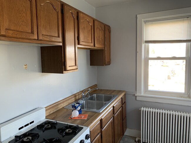 Kitchen - 217 W Granada Ave