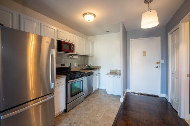 Photo - Lovely Studio Unit with 1 BA Condo in Wood...