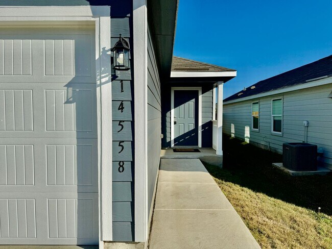 Building Photo - Cute & Cozy Home with Fantastic Neighborho...