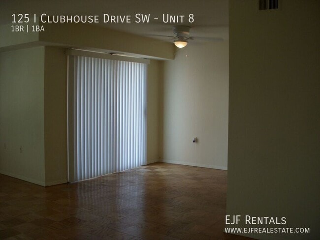 Foto del edificio - 125 Clubhouse Dr SW