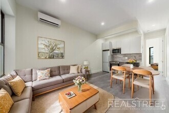 Building Photo - New Modern 2 Bed w Full Amenities + Dishwa...