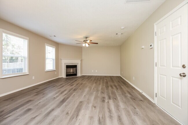 Foto del edificio - 5625 Dory Dr