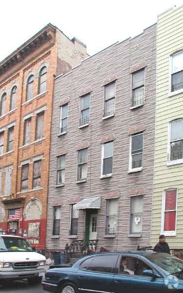 Primary Photo - 792 Hart St