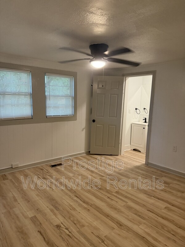Building Photo - 213 Walker Ave