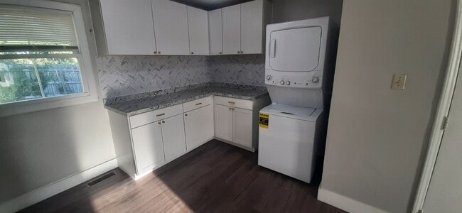 Building Photo - 13 Fisher Pl