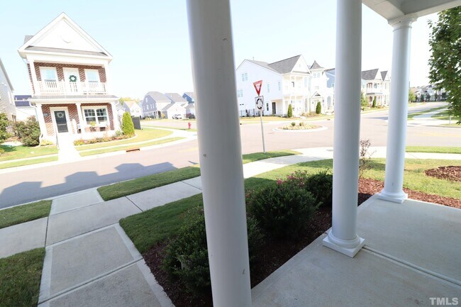 Building Photo - 1201 Russet Ln