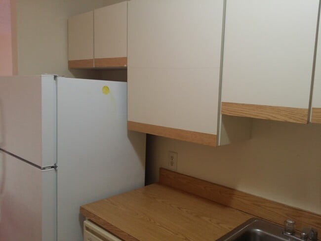 Building Photo - 22 Kenmar Dr