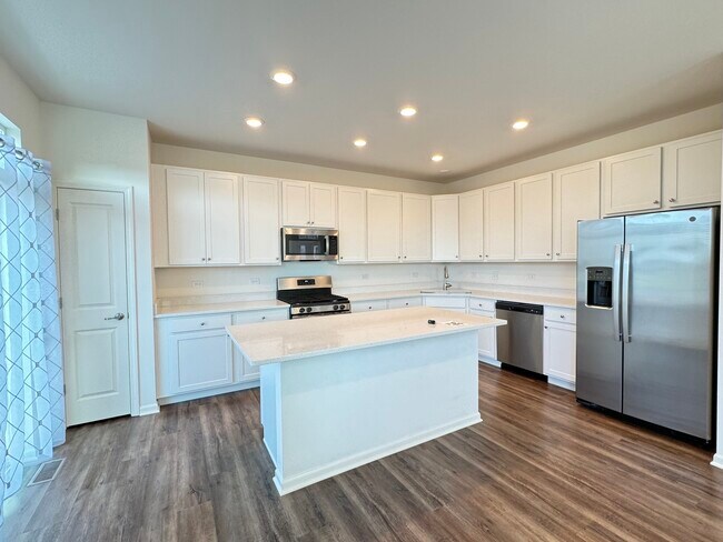 Building Photo - 15036 Cyrus Dr