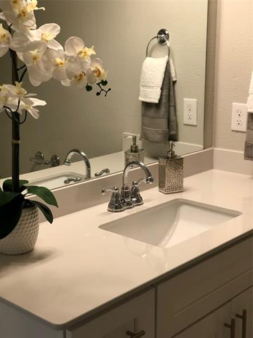 Foto del edificio - 6110 Rainbow Valley Pl