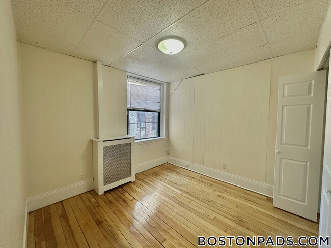 Building Photo - 439 Cambridge St
