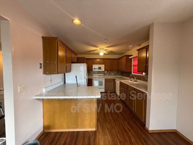 Building Photo - 3004 W Knob Hill St