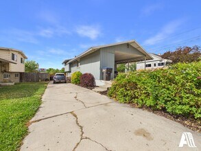 Building Photo - 967 W 2000 N