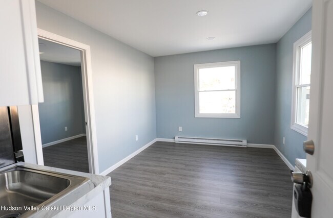 Foto del edificio - 150-154-154 W Main St