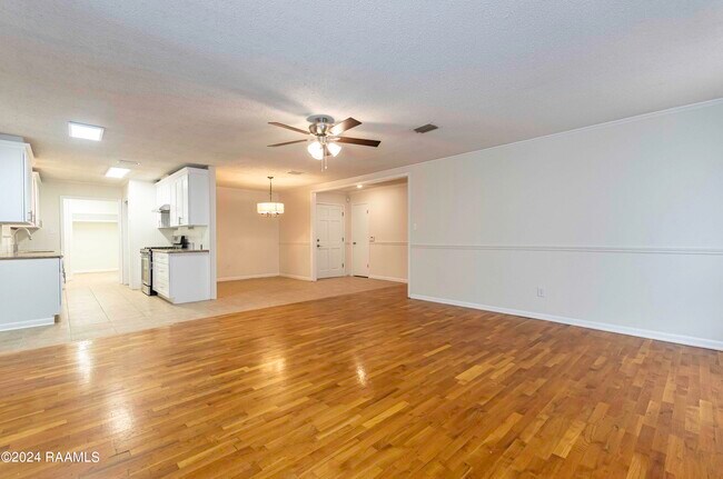 Foto del edificio - 335 Gerald Drive