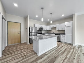 Building Photo - Stratford Pointe